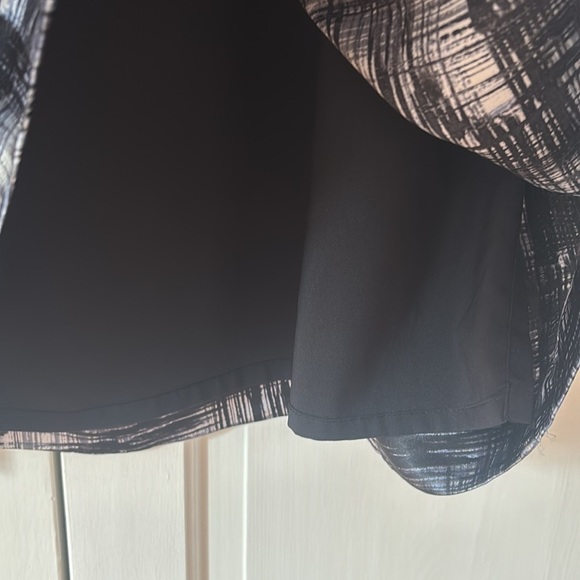 Chico’s Size 2 Abstract Cross Hatch Print Knee‎ Length Skirt Chicos Size Large - Picture 6 of 10